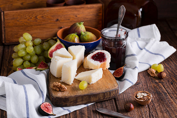 Guía de maridaje saludable: cómo combinar mermeladas Vivente con quesos y pan artesanal